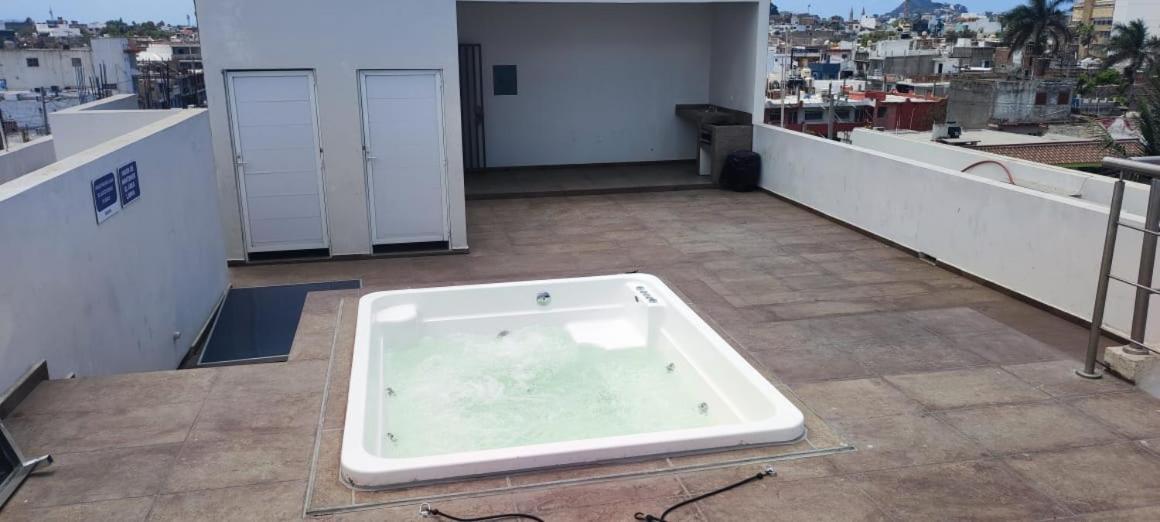 2Br-3Ba Condo Block From Beach W Rooftop Jacuzzi マサトラン エクステリア 写真